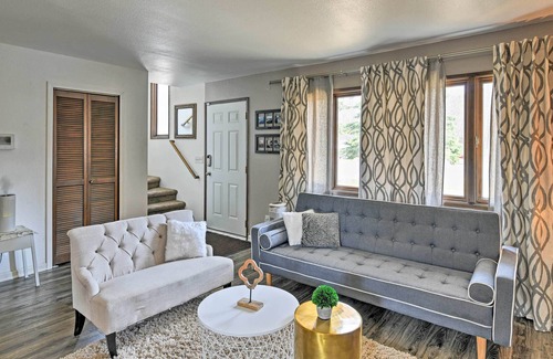 Northeast Anchorage House | Charming Anchorage Townhome w/ Furnished Patio!