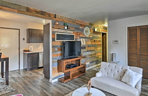 Northeast Anchorage House | Charming Anchorage Townhome w/ Furnished Patio!