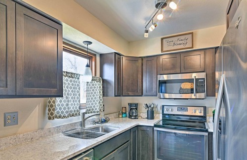Northeast Anchorage House | Charming Anchorage Townhome w/ Furnished Patio!