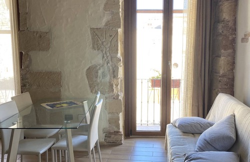 Cagliari Apartment | Charming and bright apartment in a 1900 building (wooden roof and stone walls)
