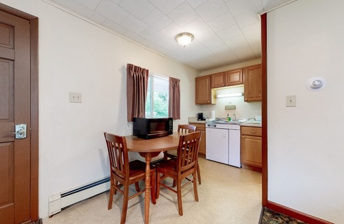 Lincoln House | Charming and casual motel in a great location with shared resort amenities