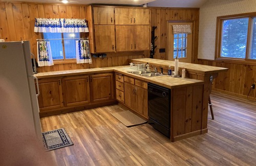 Lac du Flambeau Cottage | Charming and Cozy, 4-Season, Fence Lake Cottage with Beautiful Sunset View