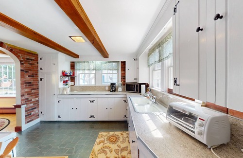 Harwich Port House | Charming and dog-friendly home with enclosed yard & washer/dryer