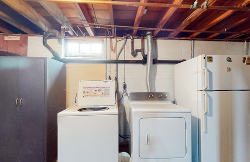 Harwich Port House | Charming and dog-friendly home with enclosed yard & washer/dryer