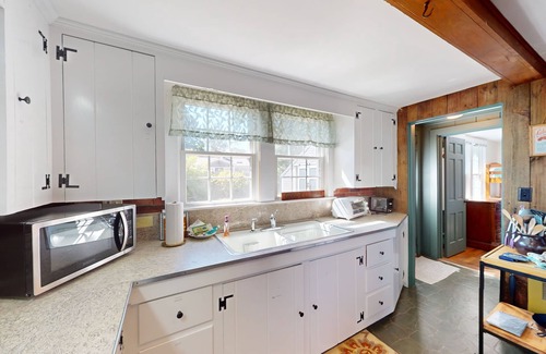 Harwich Port House | Charming and dog-friendly home with enclosed yard & washer/dryer