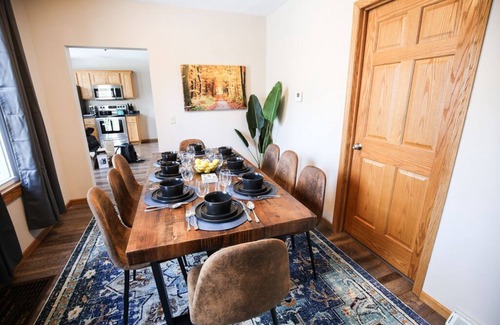 West Seventh House | Charming and Historic 5BR Near DT, Irvine Park and Cathedral Hill