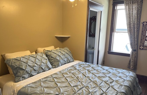 Saratoga House | Charming and historic home close to downtown
