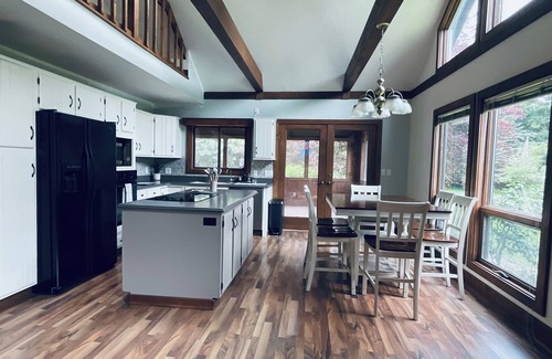 East Leroy House | Charming and Quiet House in Battle Creek