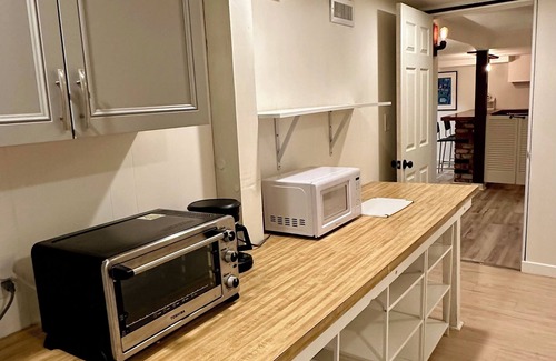 Cully House | Charming and spacious 1 bedroom unit in house. Private and very comfortable.