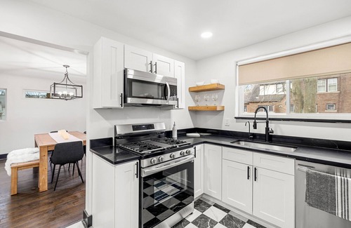 Jefferson Chalmers House | Charming and well appointed Detroit rental home with sophisticated interiors!