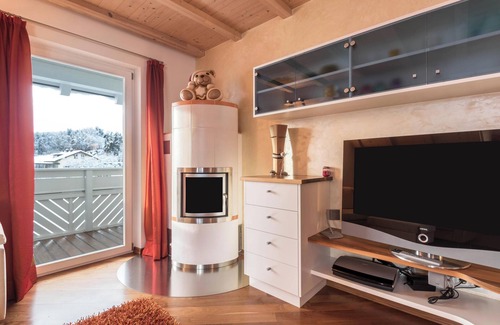 Collalbo Apartment | Charming Apartment "Sahara" in Villa Anina with Pool