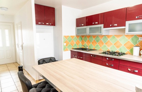 Clichy-Sous-Bois Apartment | Charming Apartment Near (Paris, Charles de Gaulle Disney Airport)