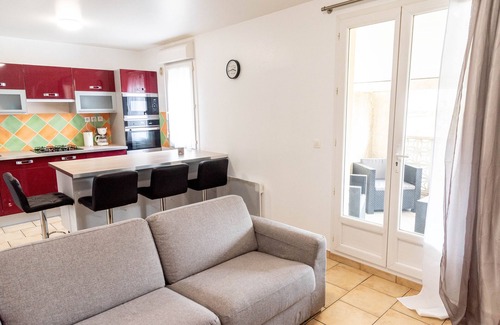 Clichy-Sous-Bois Apartment | Charming Apartment Near (Paris, Charles de Gaulle Disney Airport)