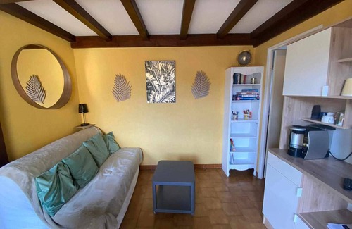 Marseillan Plage Apartment | Charming Apartment with Terrace, Steps from the Beach, Sleeps 6