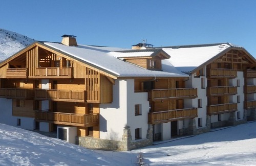 Mont-de-Lans Apartment | Charming apartment on the ground floor departure back ski in ski out beautiful residence