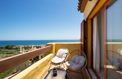 Puerto de la Duquesa Apartment | Charming apartment close to the beach.