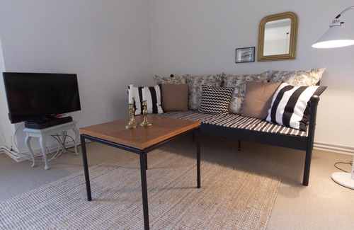 Langen b. Bremerhaven Condo | Charming apartment in a historic building directly behind the dike!