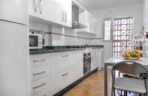 Fuengirola Apartment | Charming apartment with sea views and UK, French, German TV channels