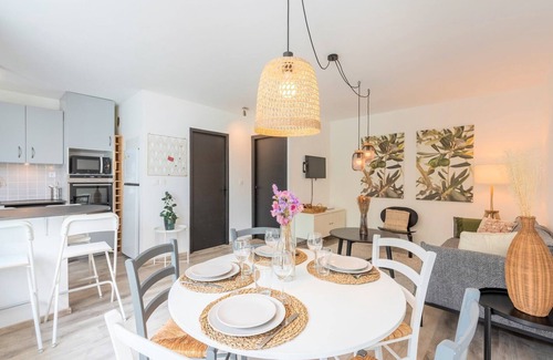 Old Lille Apartment | Charming apartment with parking and balcony.