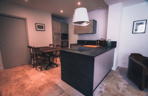 La Rochelle City Centre Apartment | Charming apartment with private courtyard downtown*