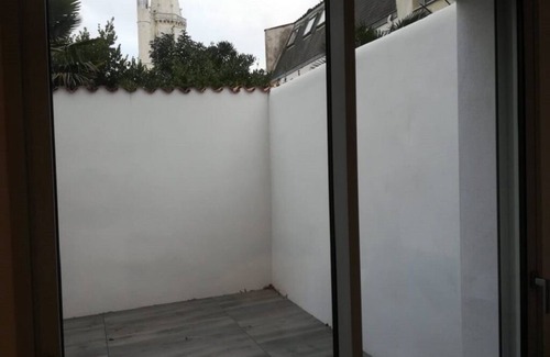 La Rochelle City Centre Apartment | Charming apartment with private courtyard downtown*