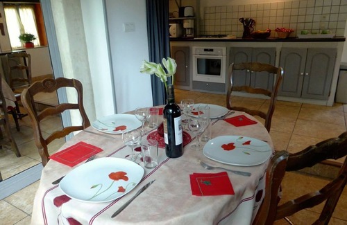 Vesseaux Apartment | Charming apartment in large XVII Mas, swimming pool and garden