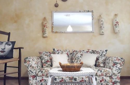 Lisciano Niccone Apartment | Charming Apartment in Lisciano Niccone with Shared Pool