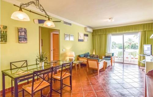 Rota Apartment | Charming Apartment in Rota with Garden and Lake Views, 81 m²