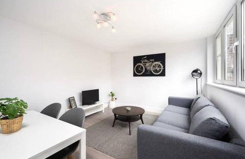 St Luke's Apartment | Charming Apartment in the Pleydell Estate