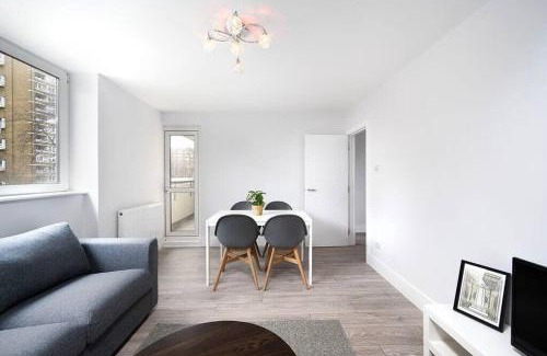 St Luke's Apartment | Charming Apartment in the Pleydell Estate