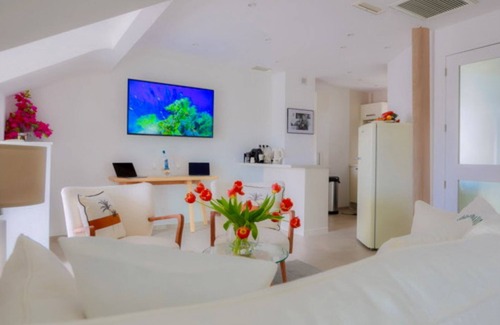 Cannes City Centre Apartment | Charming Apartment/Loft Croisette - Nice sea view