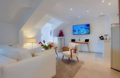Cannes City Centre Apartment | Charming Apartment/Loft Croisette - Nice sea view