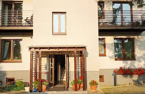 Brynow Apartment | Charming apartment with parking