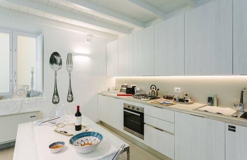 Ortigia Apartment | Charming Apartment with Sea View balcony, WiFi, Lift and 2 Bikes. Pet-friendly.