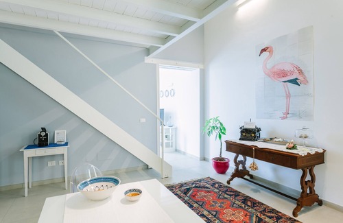Ortigia Apartment | Charming Apartment with Sea View balcony, WiFi, Lift and 2 Bikes. Pet-friendly.