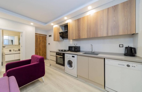 Lara Apartment | Charming Apartment with Pool in Muratpasa Antalya