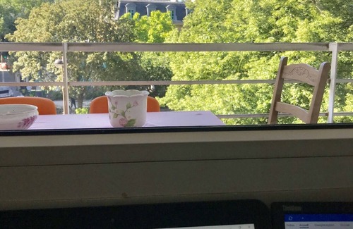 Bercy House | Charming apartment with balcony and magnificent view of the top Tour Effeil