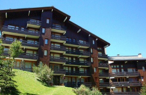 Meribel-Mottaret Apartment | Charming apartment with lift and ski locker, perfect for 4 people in Méribel