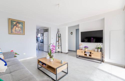Port-de-Bouc Apartment | Charming appartement with Terrasse - proche des plages