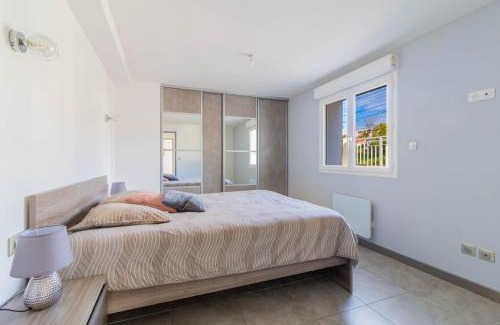 Port-de-Bouc Apartment | Charming appartement with Terrasse - proche des plages
