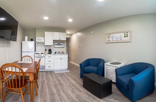Ellsworth Apartment | Charming Apt Open Green Space on Front to Relax and Sunbath