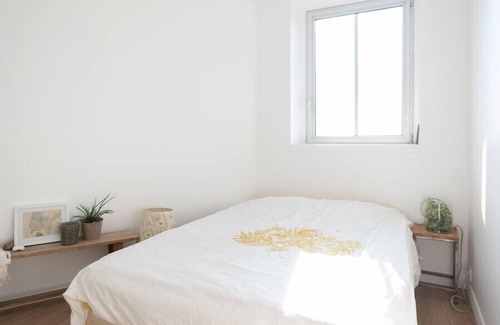 Flandres Apartment | Charming Apt With Balcony Near La Villette