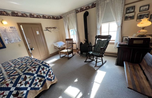 Bentonsport Bed & Breakfast | Charming B&B in Tranquil Keosauqua with WiFi, AC