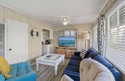 Balboa Island House | Charming Balboa Island cottage