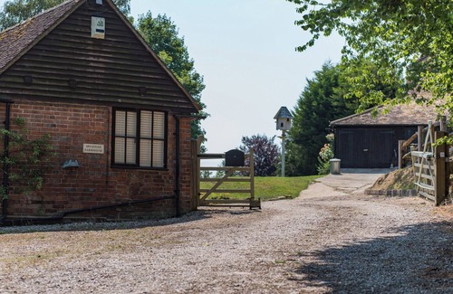 Sedlescombe Cottage | Charming barn conversion with enclosed private garden.