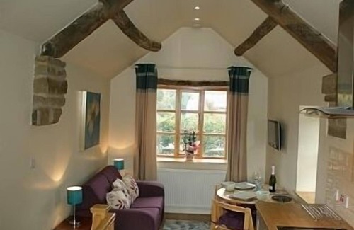 Hathersage House | Charming Barn-Hathersage - Private Off Road Parking -Stunning Views & Mill Pond