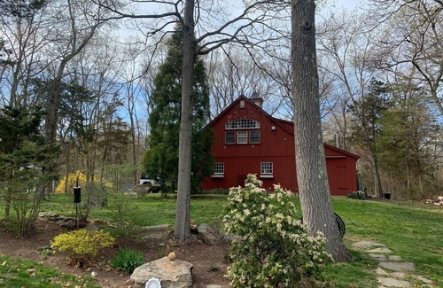 Fairfield House | Charming barn with 1 bedroom and WiFi, AC in lovely Fairfield, CT