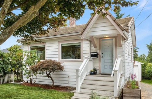 Maple Leaf House | Charming Basement Suite with Private Entrance