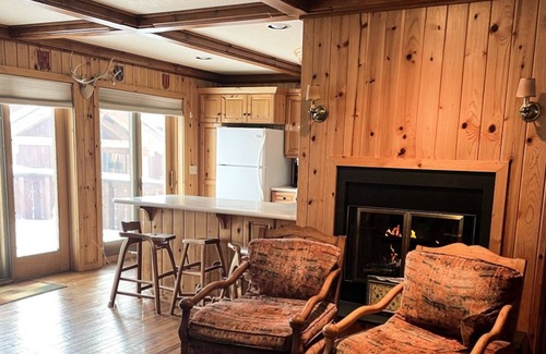 Wilson Cabin | Charming Bavarian-inspired 2-bedroom cabin in Wilson