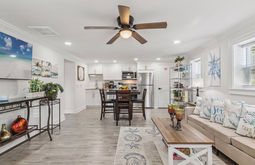 Bunkers Cove House | Charming Bayou Carriage House w/Dock Access – 2BR